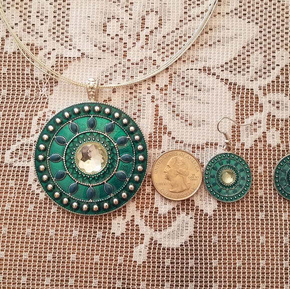 Early 2000s wire strand & medallion statement neck - Picture 9 of 9